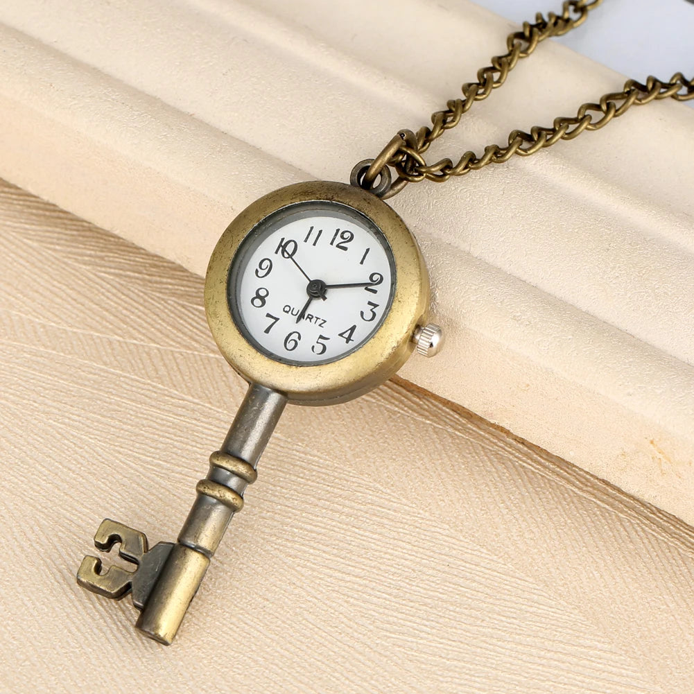 Ancienne clef d'horloger Montre gousset à carrés multiples Ancienne clef d'horloger Montre gousset à carrés multiples